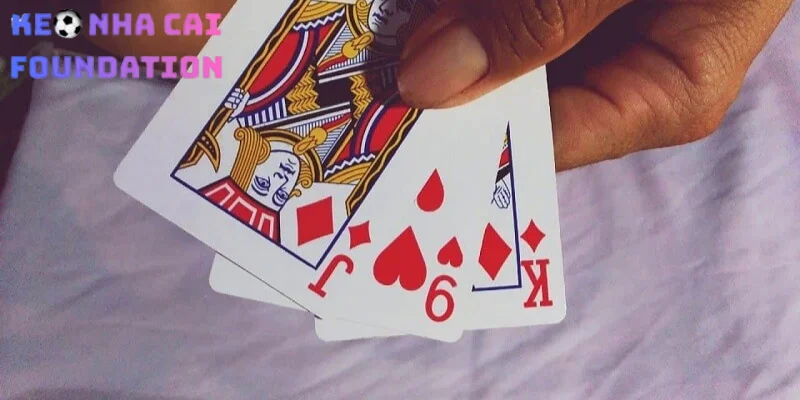 Đánh Giá Sảnh V8 Card, Kingmaker Và Ky Gaming: Đâu Là Sân Chơi Game Bài Công Bằng Nhất? Bảng so sánh V8 Card, Kingmaker và KY Gaming