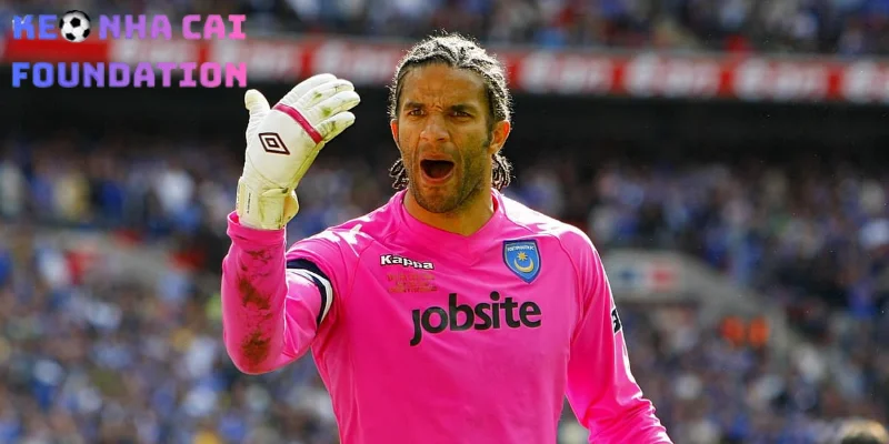 Bảng Xếp Hạng 10 Cầu Thủ Ra Sân Nhiều Nhất Ngoại Hạng Anh 2026: Những Tượng Đài Bất Tử David James là thủ môn thi đấu nhiều trong suốt mùa giải