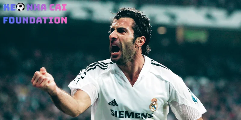 Luís Figo nổi bật với khả năng tạt bóng đỉnh cao