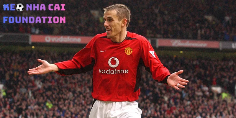 Bảng Xếp Hạng 10 Cầu Thủ Ra Sân Nhiều Nhất Ngoại Hạng Anh 2026: Những Tượng Đài Bất Tử Phil Neville duy trì phong độ vững chắc suốt gần 20 năm